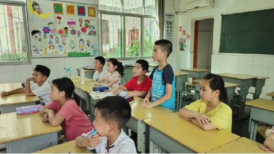 西外青年志愿者总队支教队实践活动：青春烛梦 爱心护航