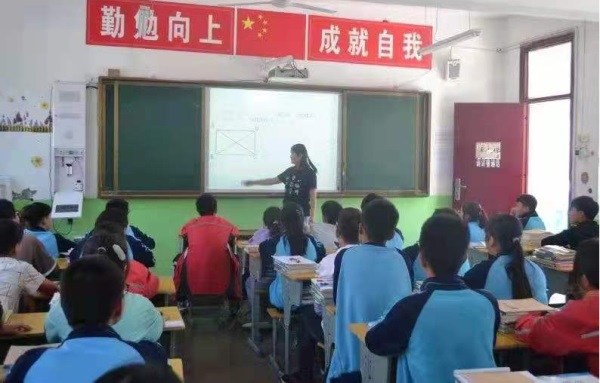 用瘦弱的肩膀扛起沉甸甸的责任——记咸阳市最美乡村教师张云枫