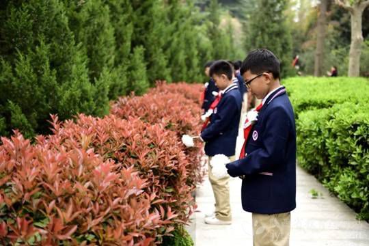 缅怀英烈 致敬英雄：陕西师生2022年清明节纪念革命先烈