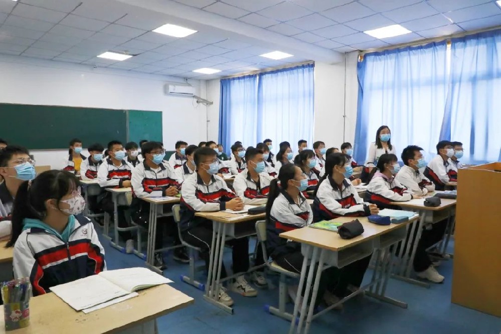 西安思源中学数学教研组开展听评课活动