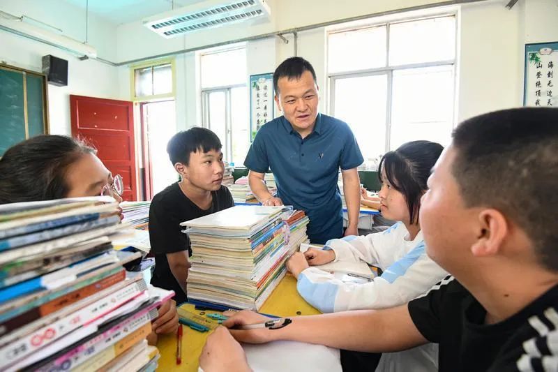 “中国好人”张红红 大山深处他守护孩子们的梦想“桃源”