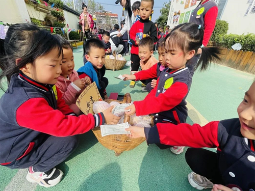 临潼石榴香满园 幼儿园集市热闹多