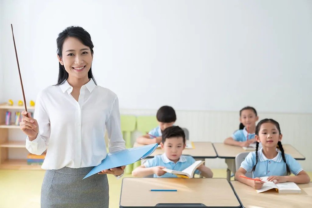 教师资格证考试持续升温，这届年轻人为何热衷当老师？