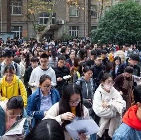 国考报名进入最后时段，尚有超400个职位无人过审