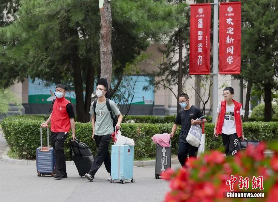 代表建议高校引入学位分级制度，大学生：……